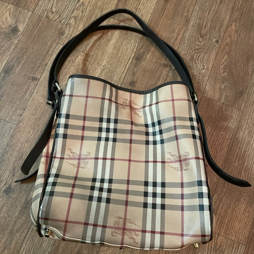 Burberry purse